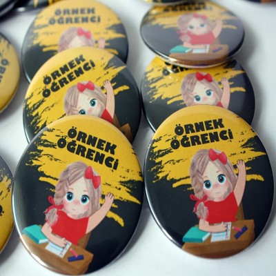 Örnek Öğrenci Kız Rozeti 50 mm Örnek Öğrenci Kız Rozeti 50 mm